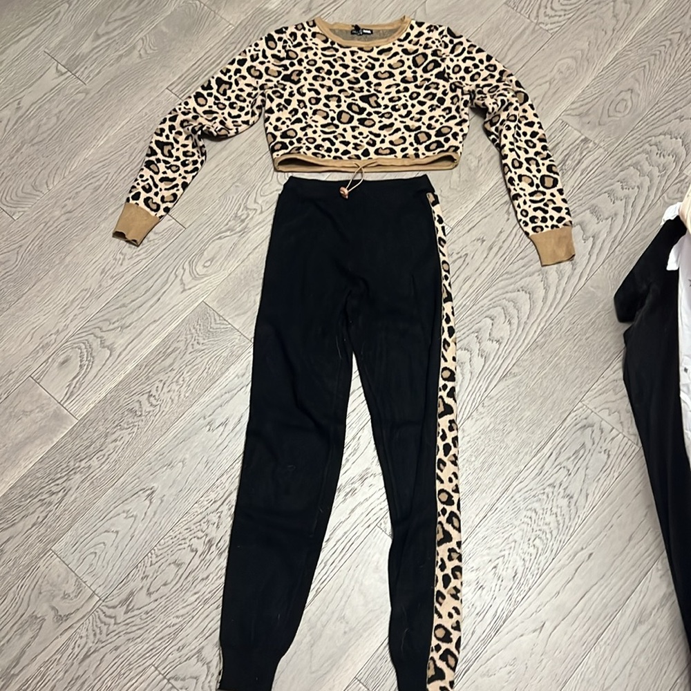 Fashion nova cheetah print crop sweater & pant set